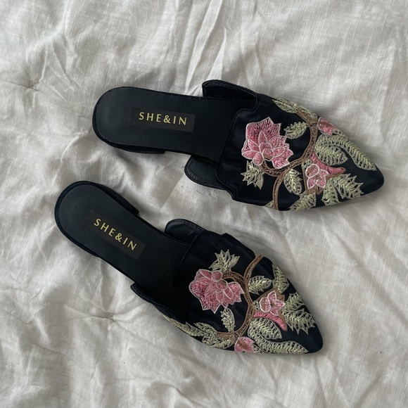 Floral Embroidered Pointed Toe Slip On Sandal Classy Flower Boho Hippie Mules - Picture 2 of 6